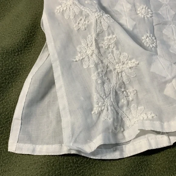 Beautiful, white, floral, sheer tunic.  Handmade in India.  Size small. - Picture 4 of 6